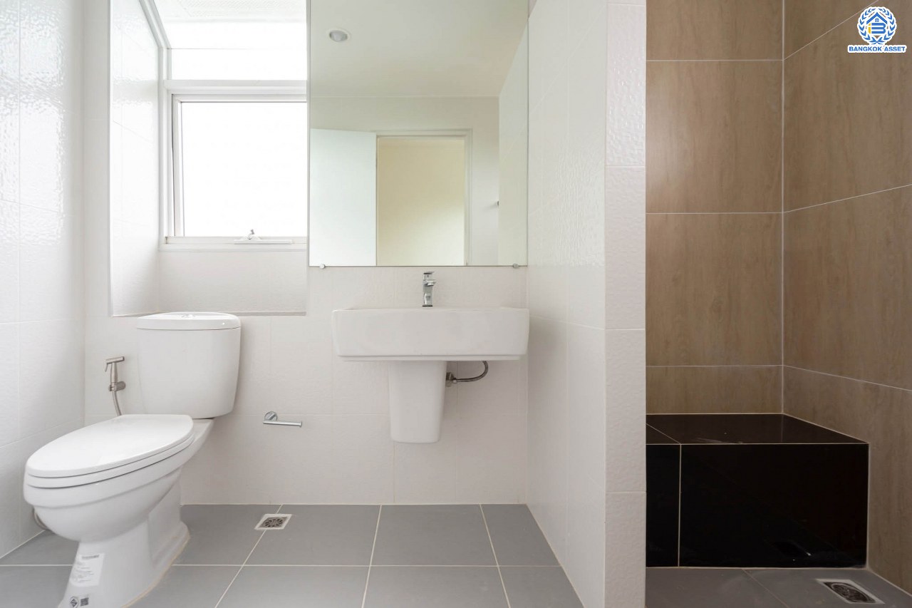 บ้านมือสองตกแต่งใหม่ ม.ชลลดา วัดลาดปลาดุก บ้านเดี่ยวหลังมุม คุณภาพระดับ L&H บนเนื้อที่ 61.3 ตร.ว. ฟังก์ชัน 3 ห้องนอน 3 ห้องน้ำ จอดรถได้ 1 คัน บนทำเลศักยภาพ เพียง 15 นาทีถึงเซ็นทรัลเวสท์เกต ใกล้รถไฟฟ้าสายสีม่วง "สถานีคลองบางไผ่"...